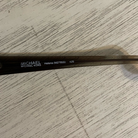 Michael kors sunglasses. - Picture 5 of 6